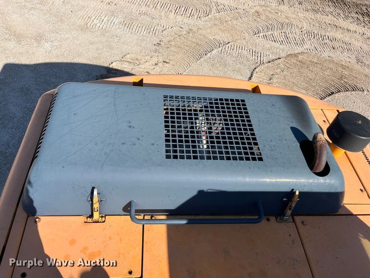 image for item EN5717 1996 Hyundai Robex 210LC-3 excavator