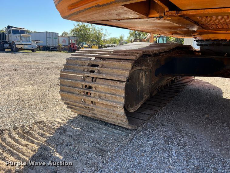 image for item EN5717 1996 Hyundai Robex 210LC-3 excavator