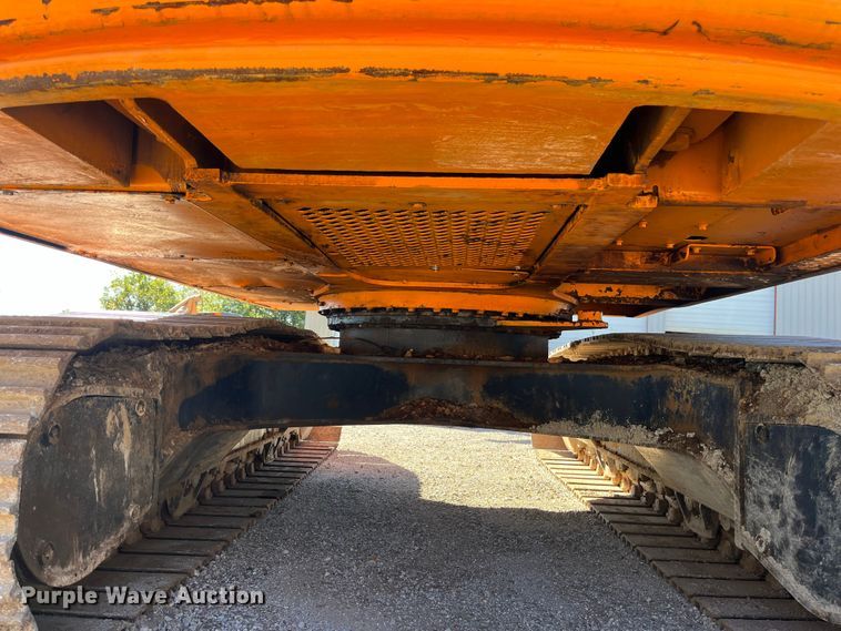 image for item EN5717 1996 Hyundai Robex 210LC-3 excavator