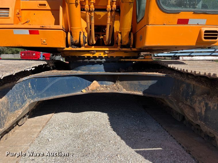 image for item EN5717 1996 Hyundai Robex 210LC-3 excavator