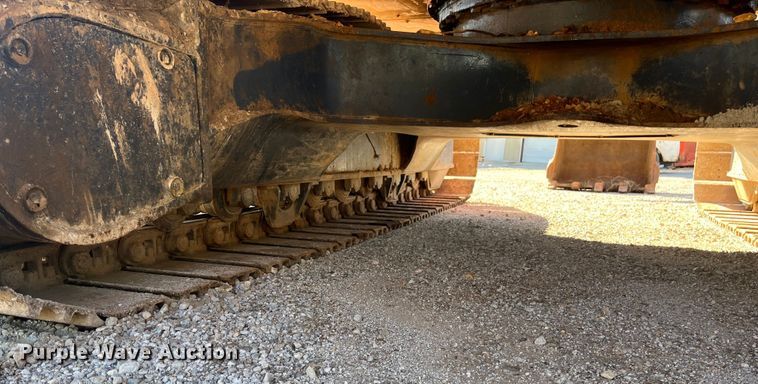 image for item EN5717 1996 Hyundai Robex 210LC-3 excavator