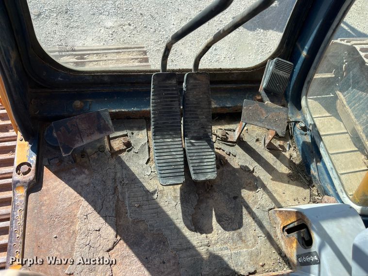 image for item EN5717 1996 Hyundai Robex 210LC-3 excavator