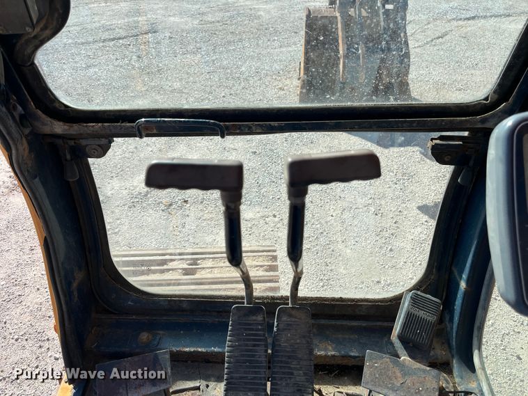 image for item EN5717 1996 Hyundai Robex 210LC-3 excavator