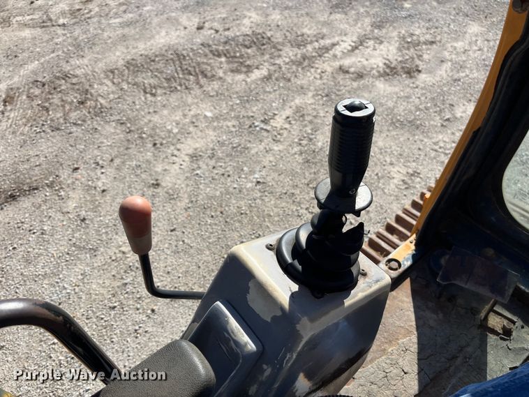 image for item EN5717 1996 Hyundai Robex 210LC-3 excavator