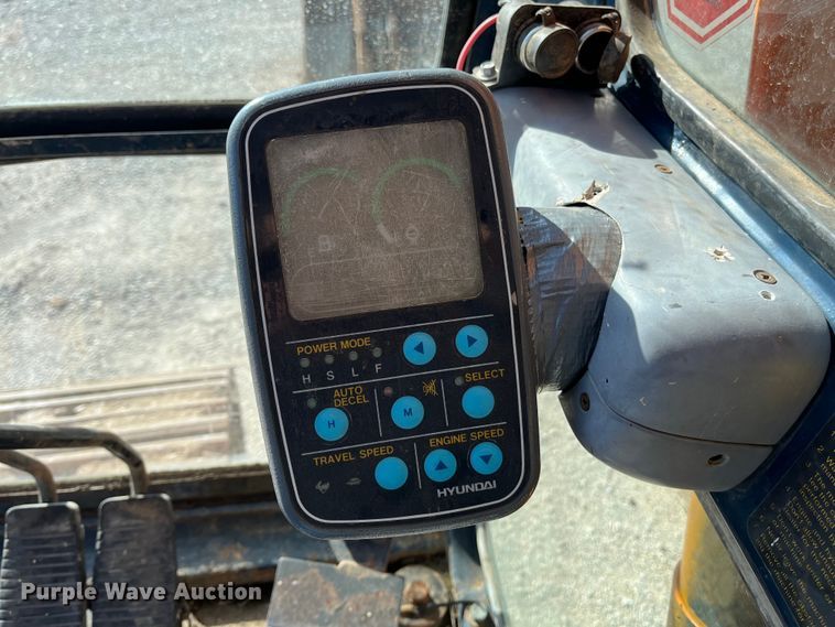 image for item EN5717 1996 Hyundai Robex 210LC-3 excavator