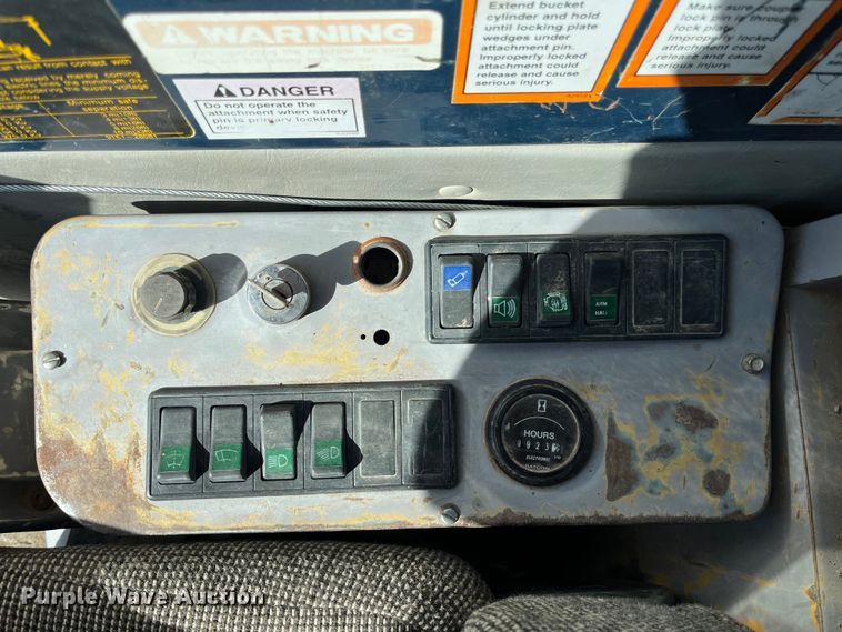 image for item EN5717 1996 Hyundai Robex 210LC-3 excavator