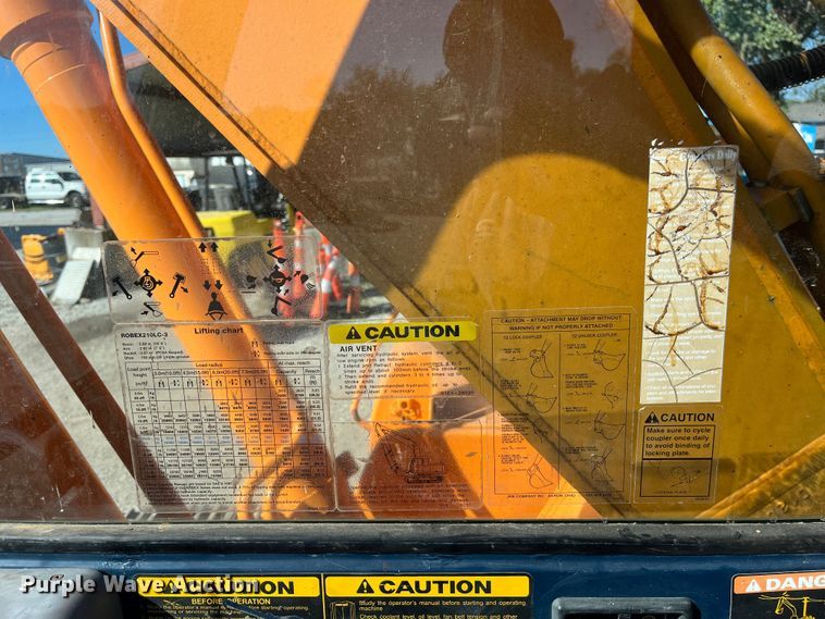 image for item EN5717 1996 Hyundai Robex 210LC-3 excavator