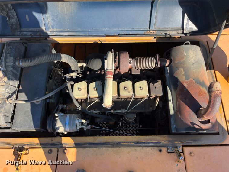 image for item EN5717 1996 Hyundai Robex 210LC-3 excavator