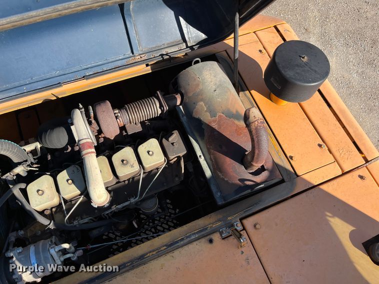 image for item EN5717 1996 Hyundai Robex 210LC-3 excavator