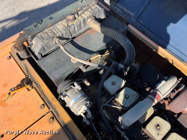 image for item EN5717 1996 Hyundai Robex 210LC-3 excavator