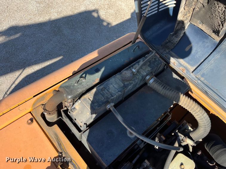 image for item EN5717 1996 Hyundai Robex 210LC-3 excavator