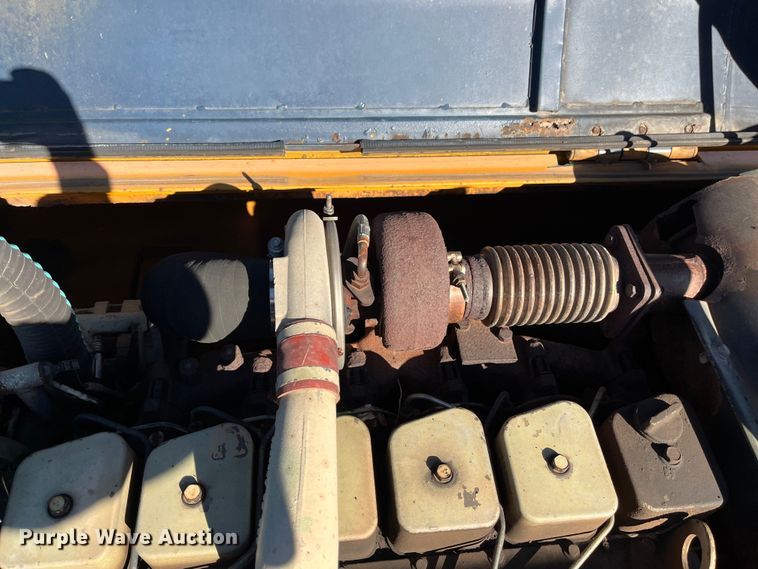 image for item EN5717 1996 Hyundai Robex 210LC-3 excavator