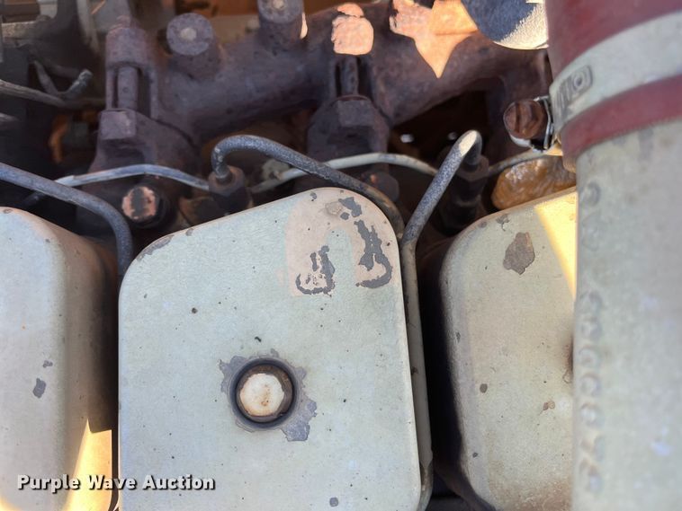 image for item EN5717 1996 Hyundai Robex 210LC-3 excavator