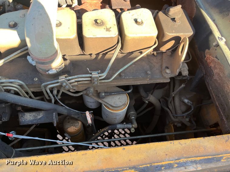 image for item EN5717 1996 Hyundai Robex 210LC-3 excavator