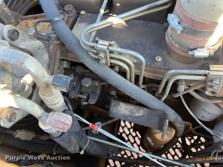 image for item EN5717 1996 Hyundai Robex 210LC-3 excavator