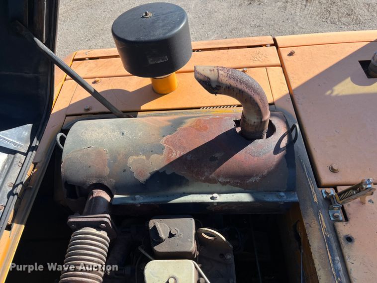 image for item EN5717 1996 Hyundai Robex 210LC-3 excavator