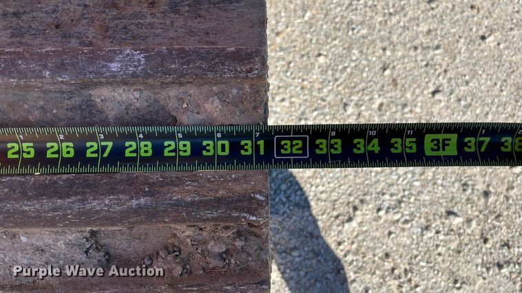 image for item EN5717 1996 Hyundai Robex 210LC-3 excavator