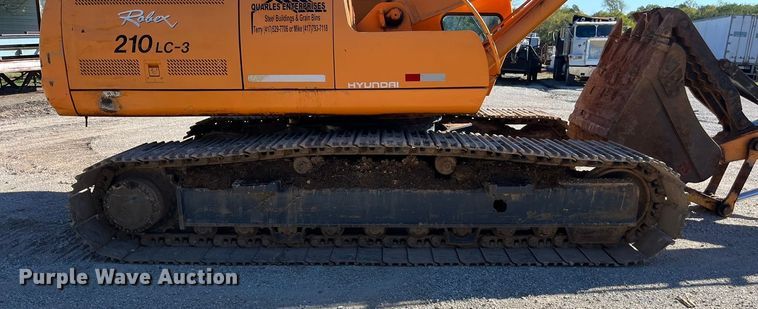 image for item EN5717 1996 Hyundai Robex 210LC-3 excavator