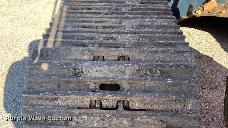 image for item EN5717 1996 Hyundai Robex 210LC-3 excavator