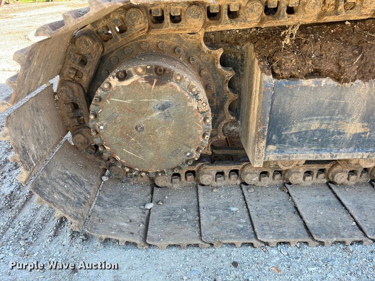 image for item EN5717 1996 Hyundai Robex 210LC-3 excavator