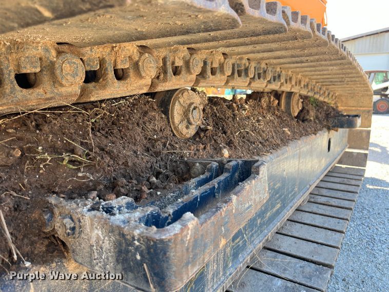 image for item EN5717 1996 Hyundai Robex 210LC-3 excavator