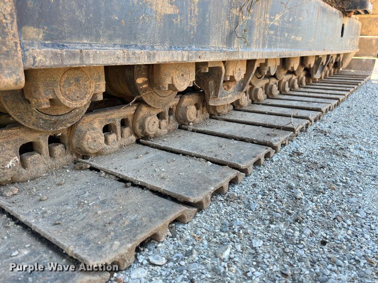 image for item EN5717 1996 Hyundai Robex 210LC-3 excavator