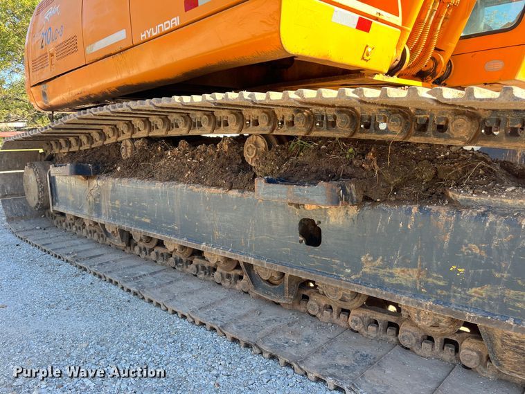 image for item EN5717 1996 Hyundai Robex 210LC-3 excavator