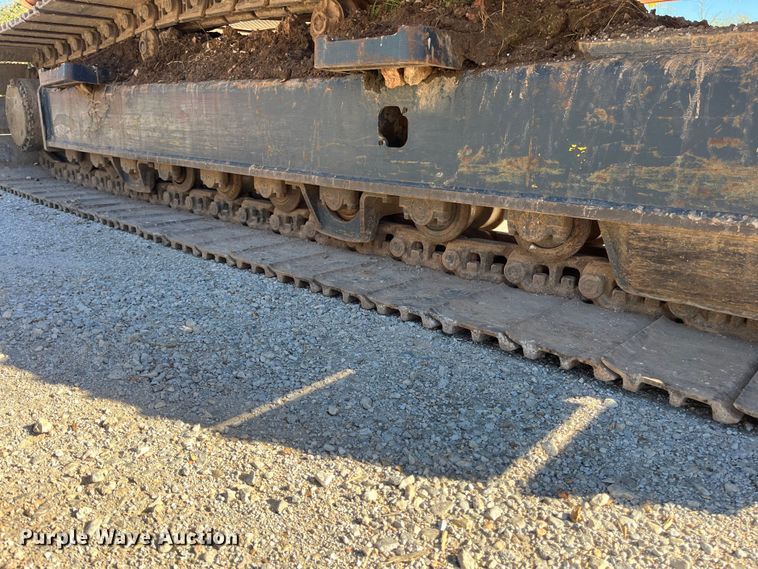 image for item EN5717 1996 Hyundai Robex 210LC-3 excavator