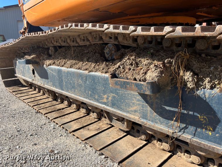 image for item EN5717 1996 Hyundai Robex 210LC-3 excavator