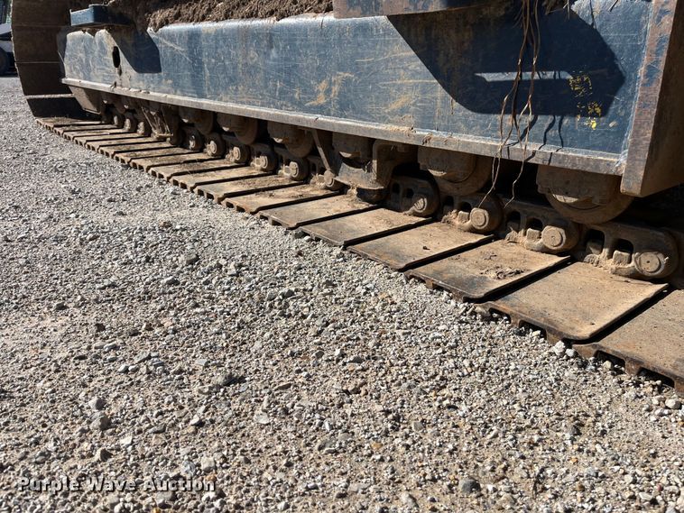 image for item EN5717 1996 Hyundai Robex 210LC-3 excavator