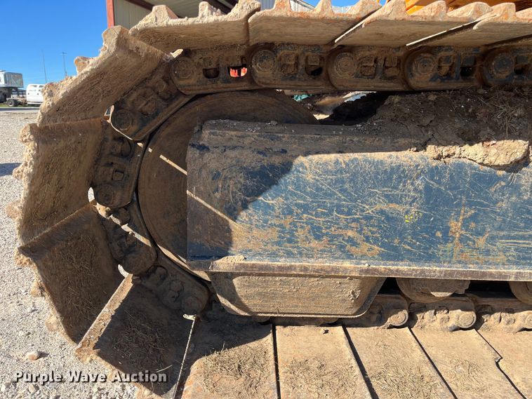 image for item EN5717 1996 Hyundai Robex 210LC-3 excavator