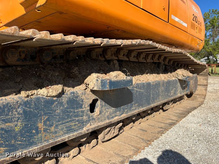 image for item EN5717 1996 Hyundai Robex 210LC-3 excavator