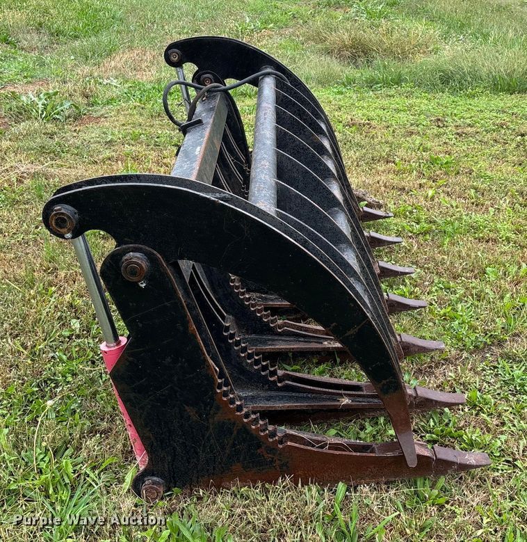 image for item EN5751 Skid steer root grapple bucket
