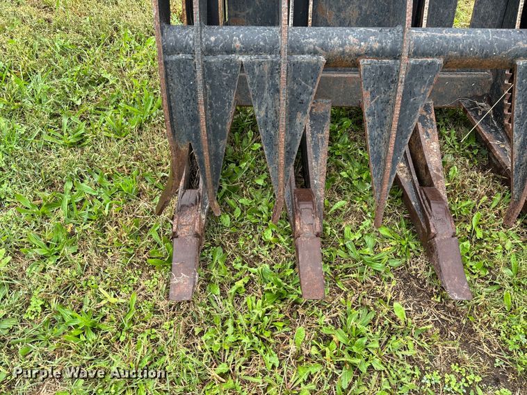 image for item EN5751 Skid steer root grapple bucket