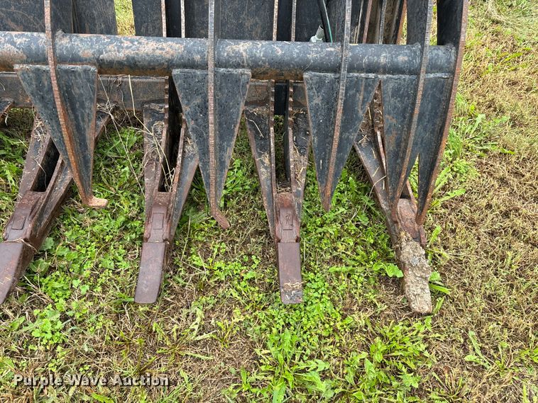 image for item EN5751 Skid steer root grapple bucket