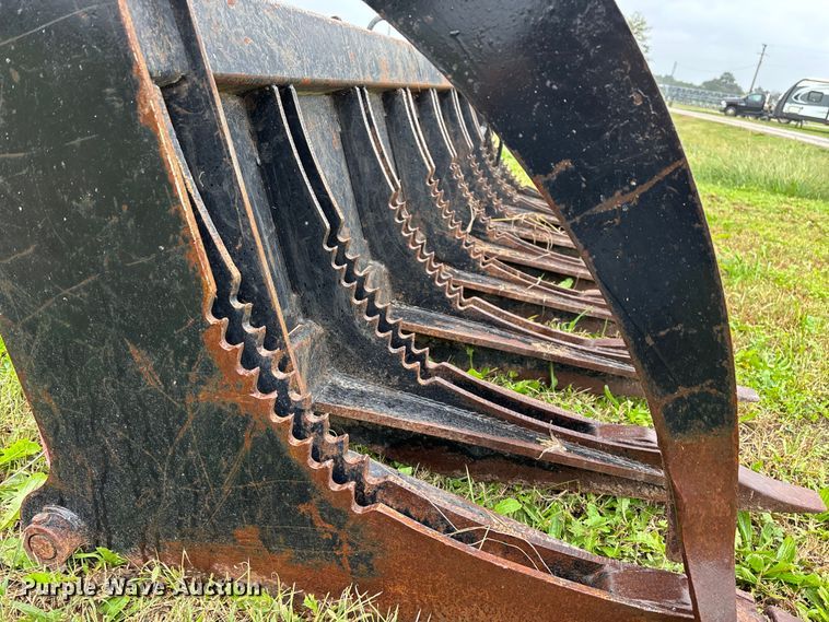 image for item EN5751 Skid steer root grapple bucket