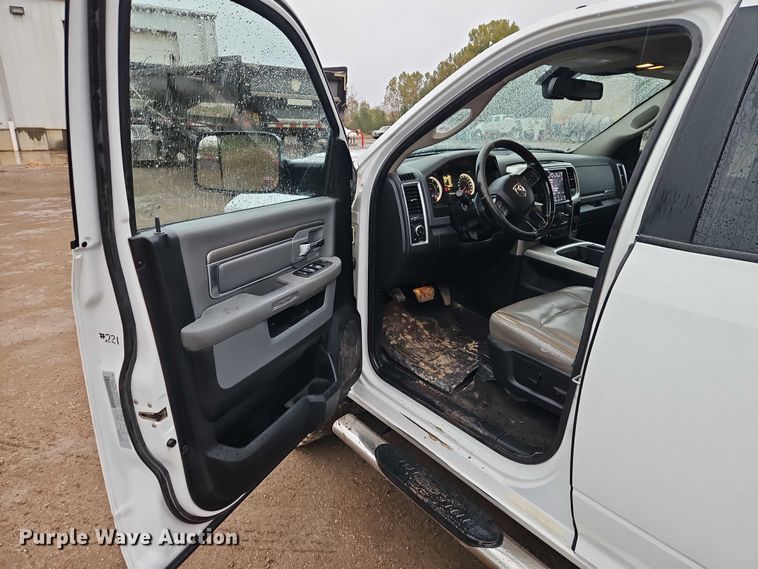 image for item EO4745 2018 RAM 3500 Crew Cab flatbed pickup truck