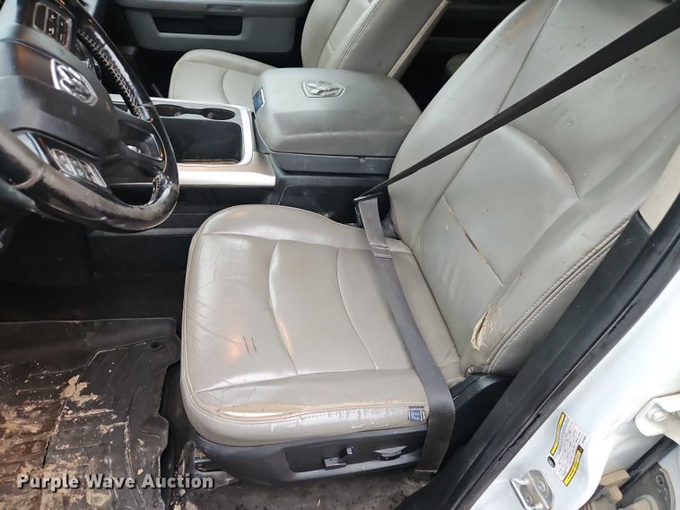 image for item EO4745 2018 RAM 3500 Crew Cab flatbed pickup truck