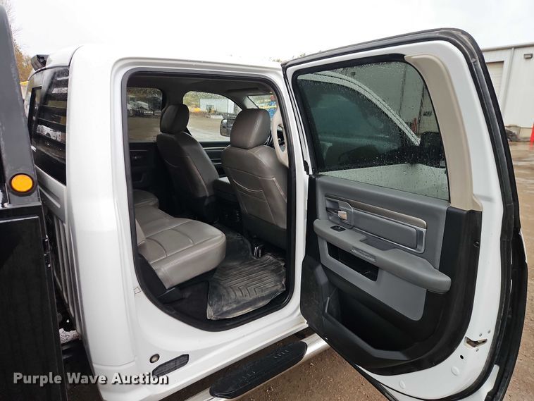 image for item EO4745 2018 RAM 3500 Crew Cab flatbed pickup truck