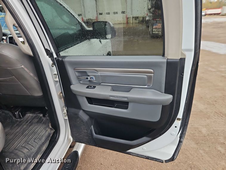 image for item EO4745 2018 RAM 3500 Crew Cab flatbed pickup truck