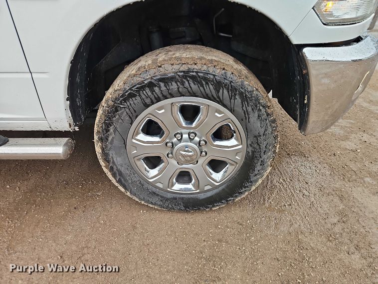 image for item EO4745 2018 RAM 3500 Crew Cab flatbed pickup truck