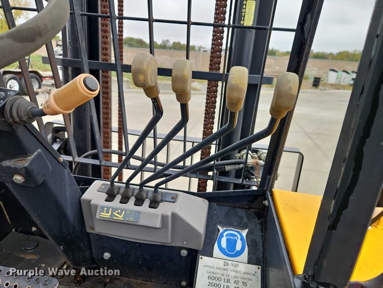 image for item EO4751 2000 JCB 930 forklift