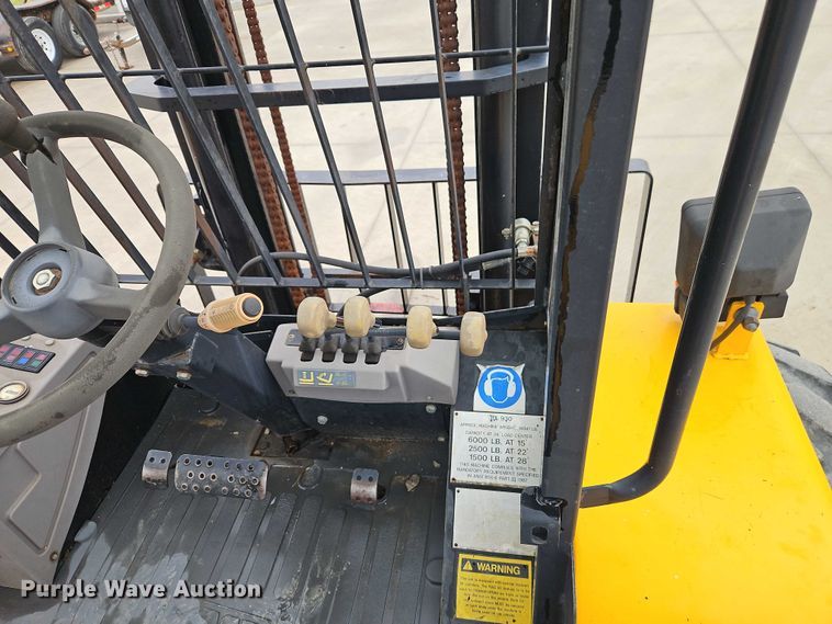 image for item EO4751 2000 JCB 930 forklift