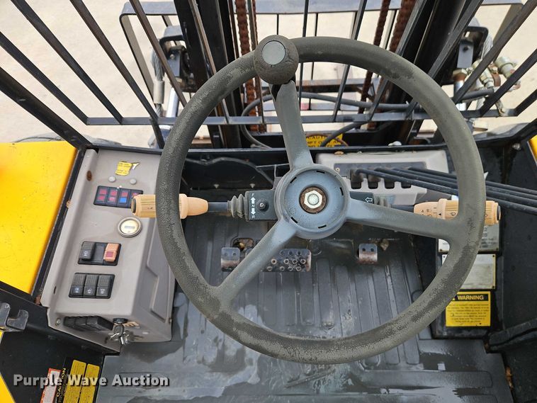 image for item EO4751 2000 JCB 930 forklift