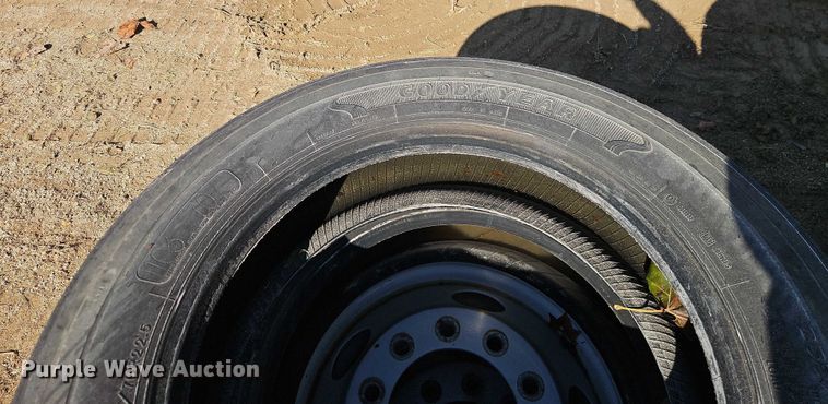 image for item EO4757 (27) tires