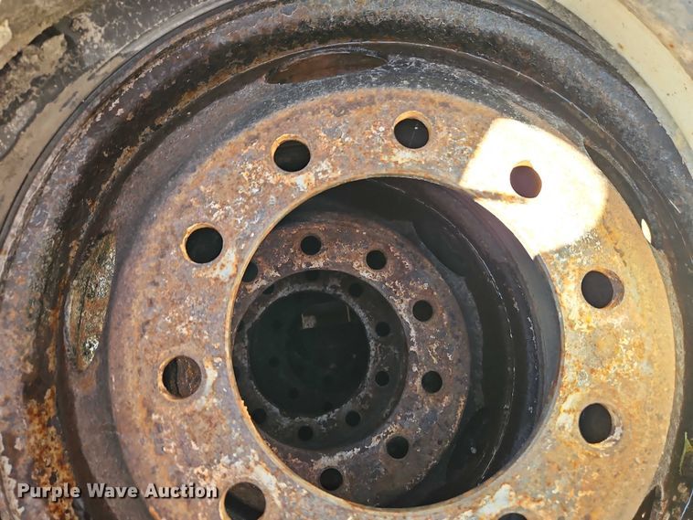 image for item EO4757 (27) tires