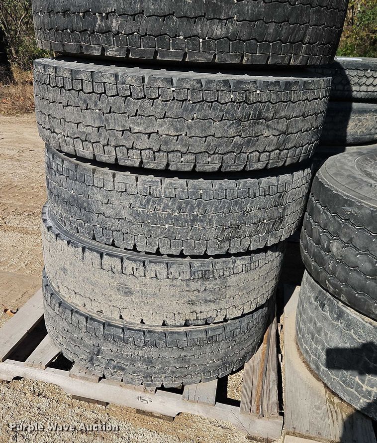 image for item EO4757 (27) tires