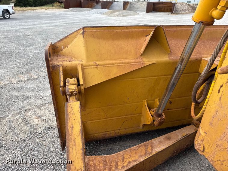 image for item EP0803 2003 Caterpillar D6R Series III dozer