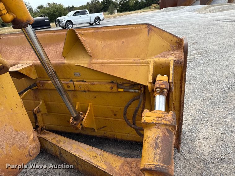 image for item EP0803 2003 Caterpillar D6R Series III dozer