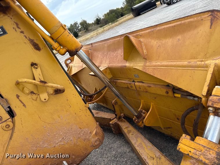 image for item EP0803 2003 Caterpillar D6R Series III dozer